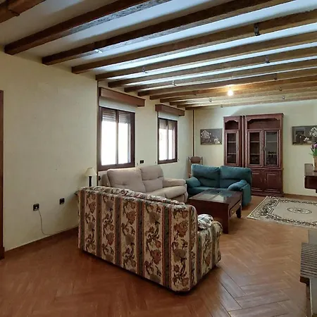 4 Bedroom Pet Friendly In Holiday home