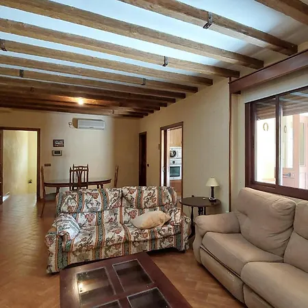 Holiday home 4 Bedroom Pet Friendly In