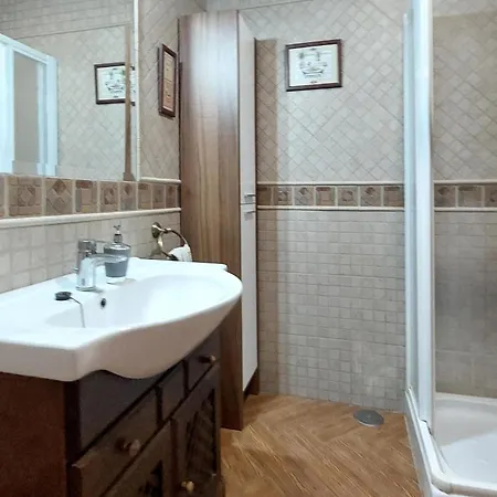 4 Bedroom Pet Friendly In *